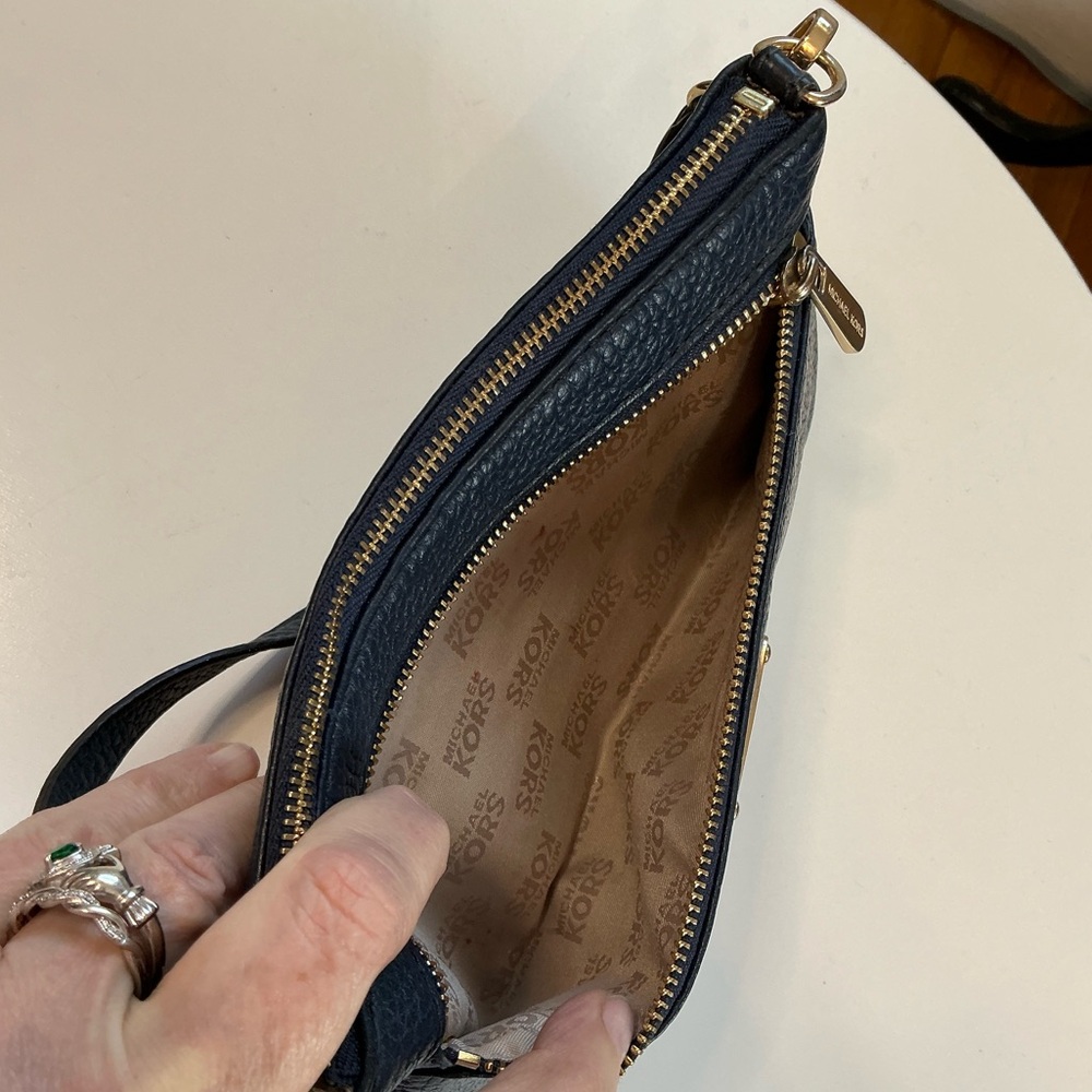 Michael Kors Navy Blue Pebbled Leather  Wristlet Pouch EUC MSRP $128 - Picture 12 of 16